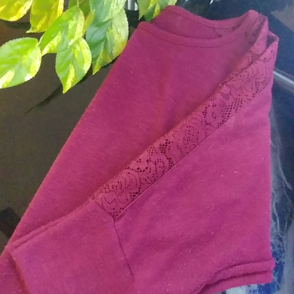 3/4 lace sleeve top